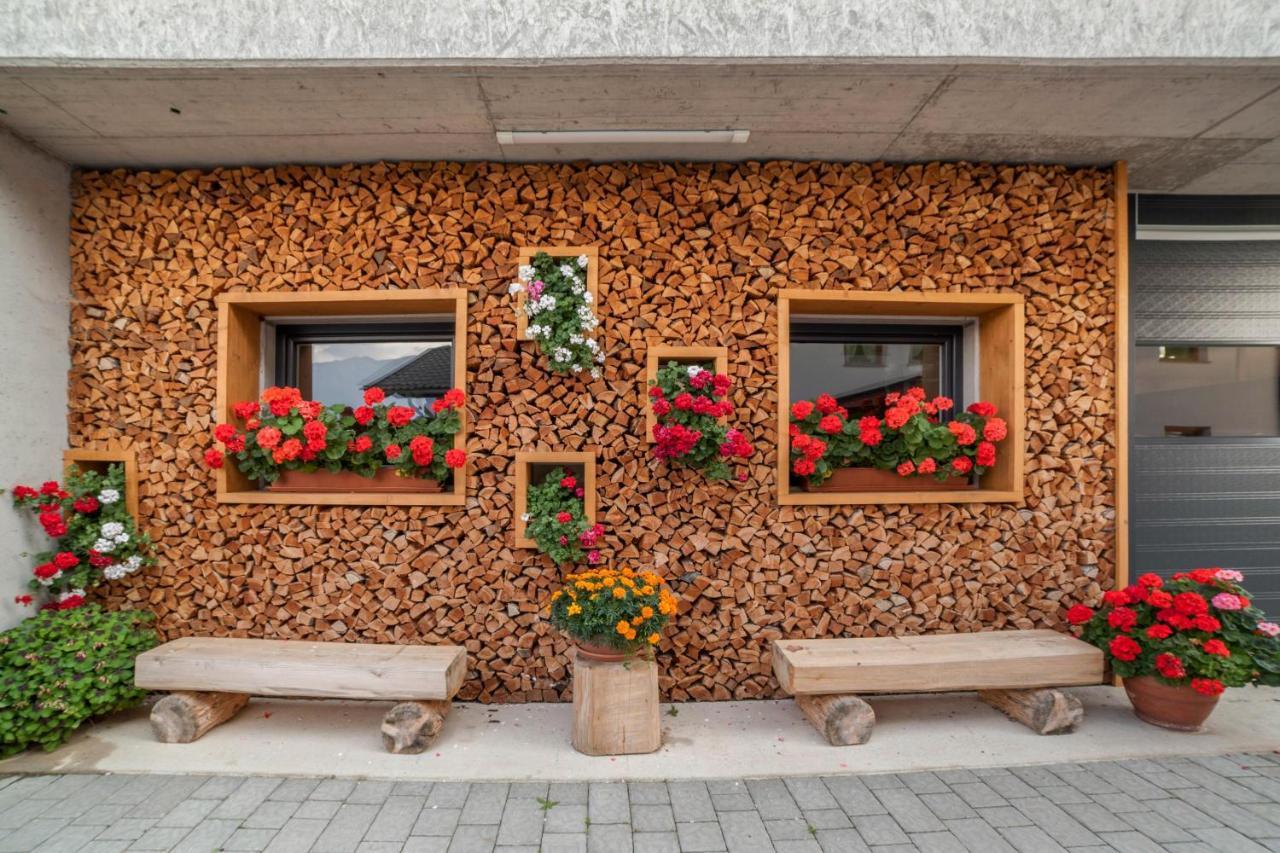 Tonigbauernhof Blumenwiese Schenna Exterior foto