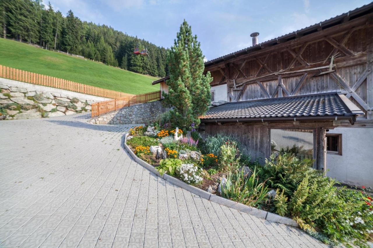 Tonigbauernhof Blumenwiese Schenna Exterior foto
